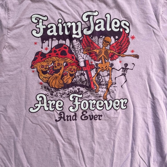 🌟 Hot Topic “Fairy Tales Are Forever and Ever” Graphic Tee – Size M 🌟 - Picture 2 of 5